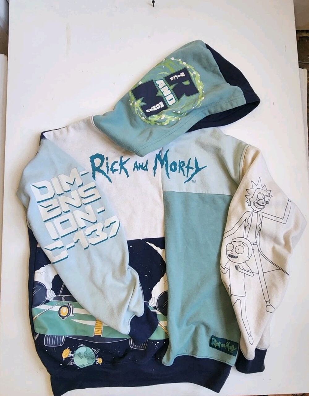 Rick and Morty Hoodie Unisex Medium Dimension C 137 Sweatshirt Pullover